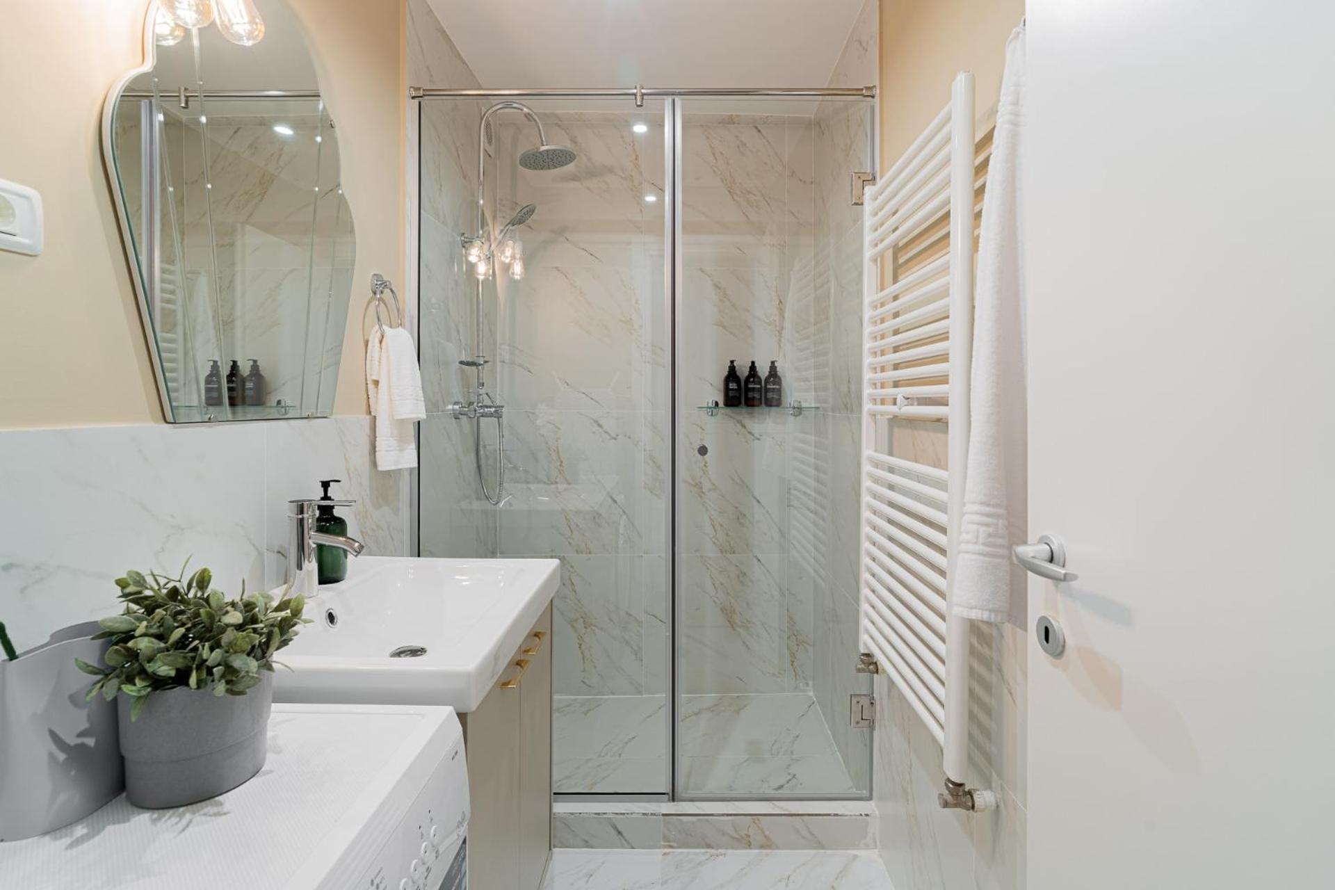 Stunning 2br With Balcony On Piata Universitatii Apartment *