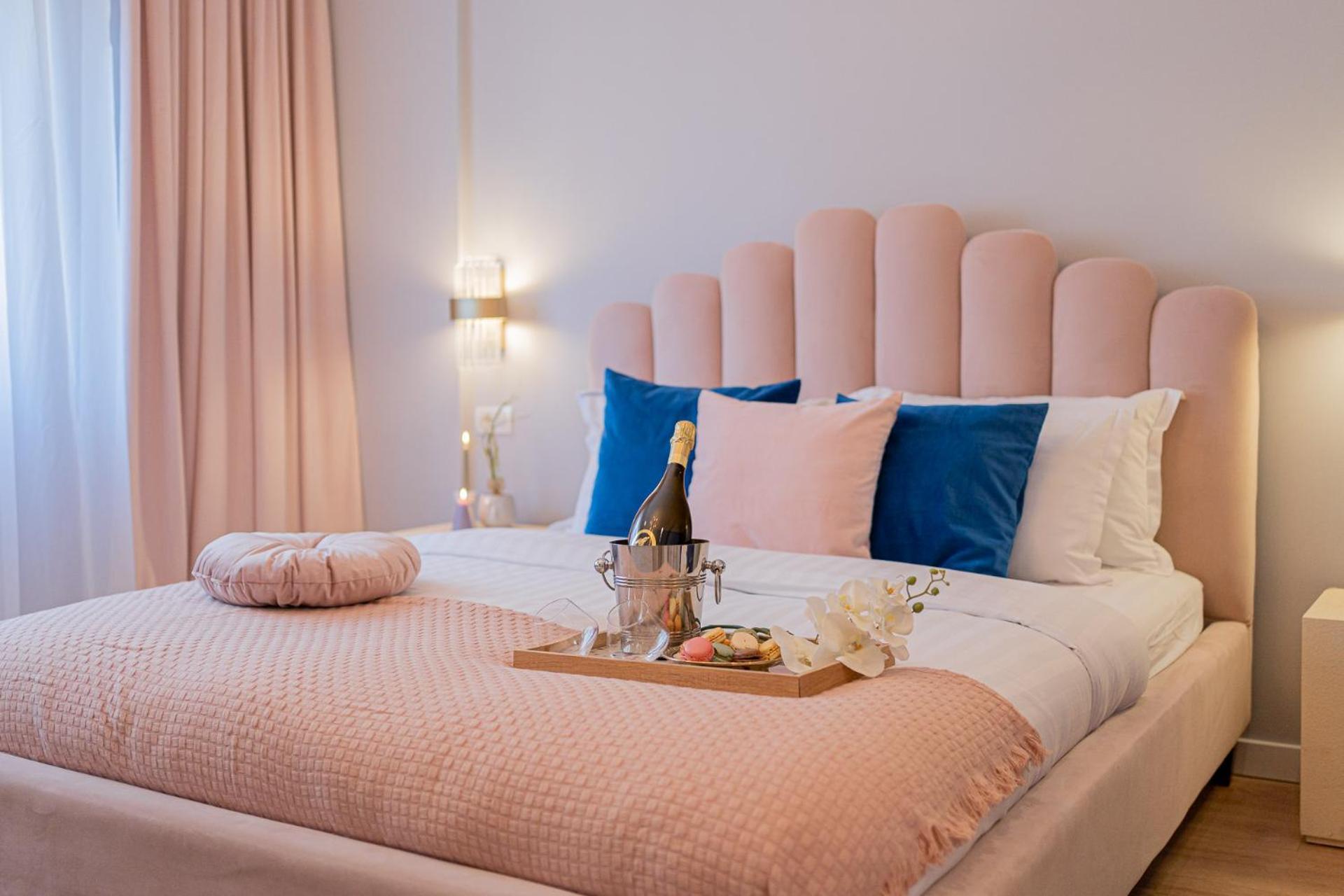 Stunning 2br With Balcony On Piata Universitatii Apartment *
