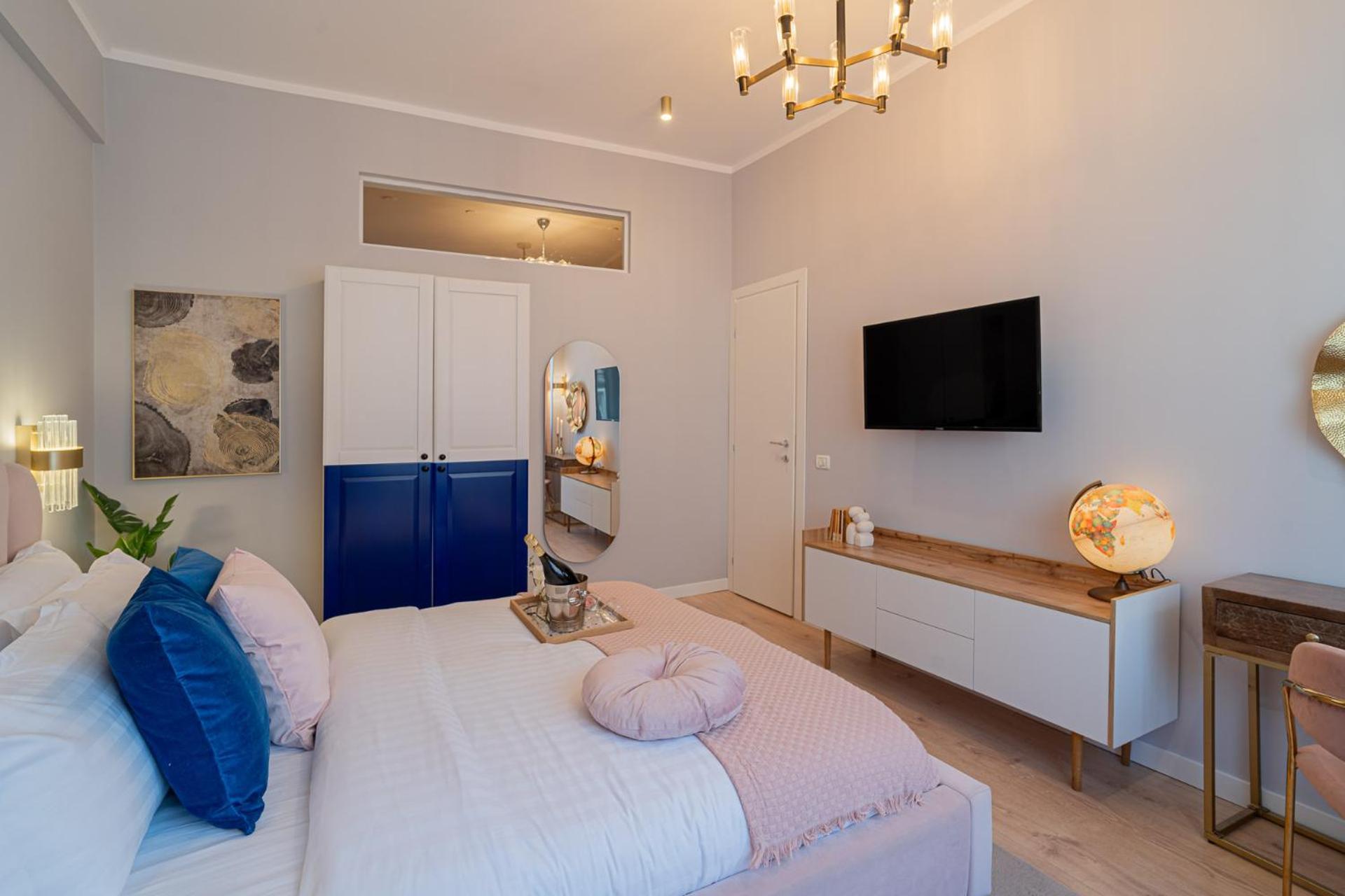 Apartment Stunning 2br With Balcony On Piata Universitatii *