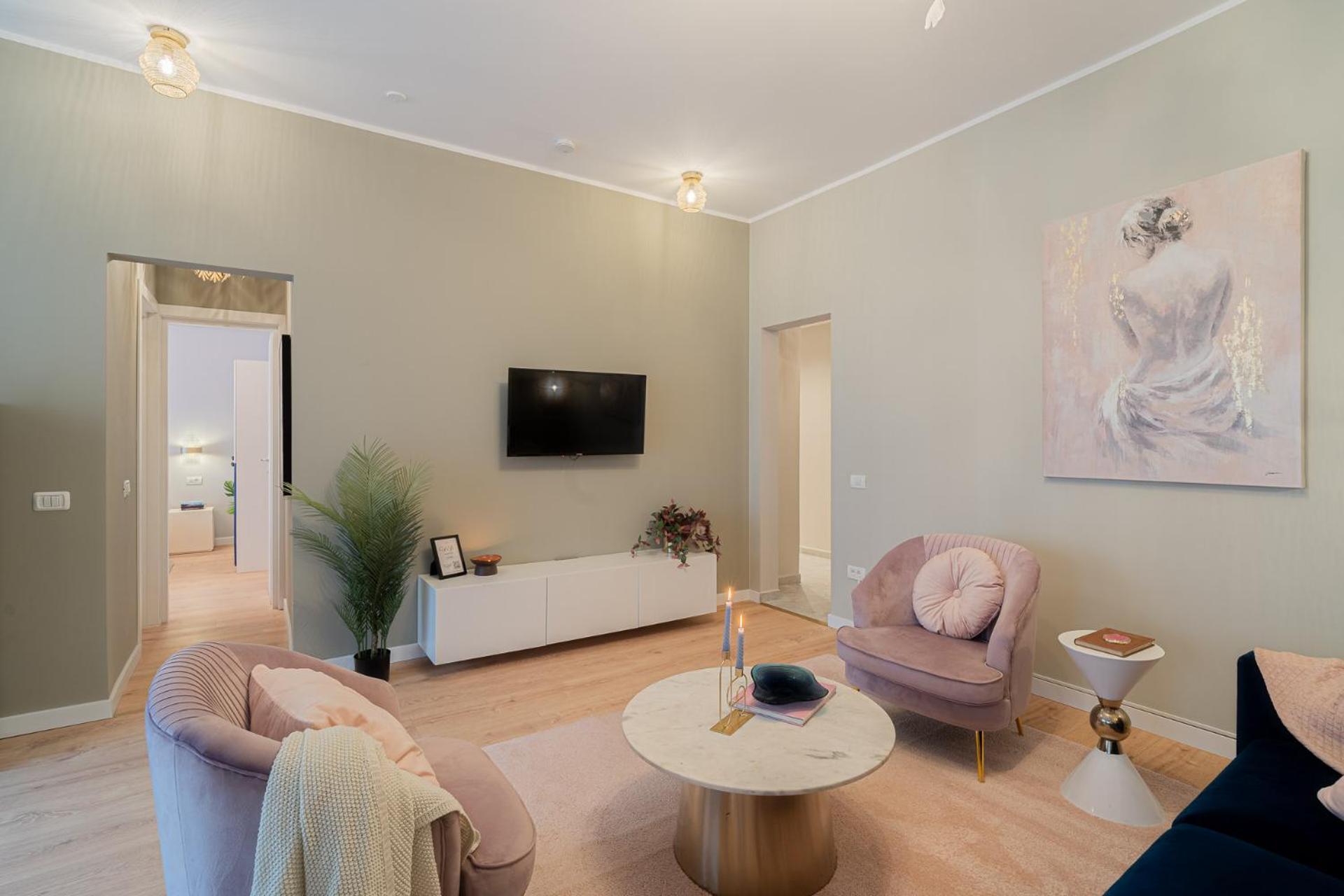 Stunning 2br With Balcony On Piata Universitatii Apartment *